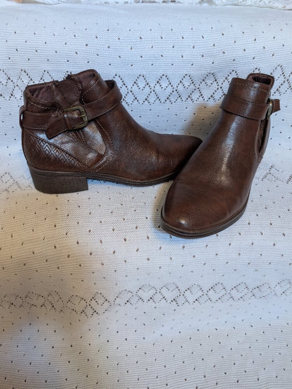 Brown ankle boots booties low heel zipper closure size 9.5